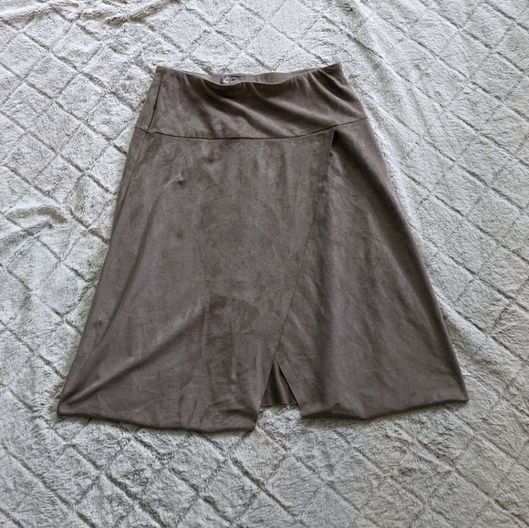 Soft Surroundings Farrah Vegan Suede Women's Skirt Small Taupe Asymmetric Raw - Picture 1 of 6